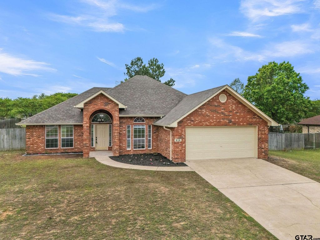 818 Greenwood Circle, Lindale, TX 75771