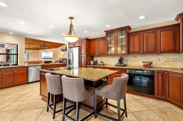 140 COWPEN LANE, Sarasota, FL 34240