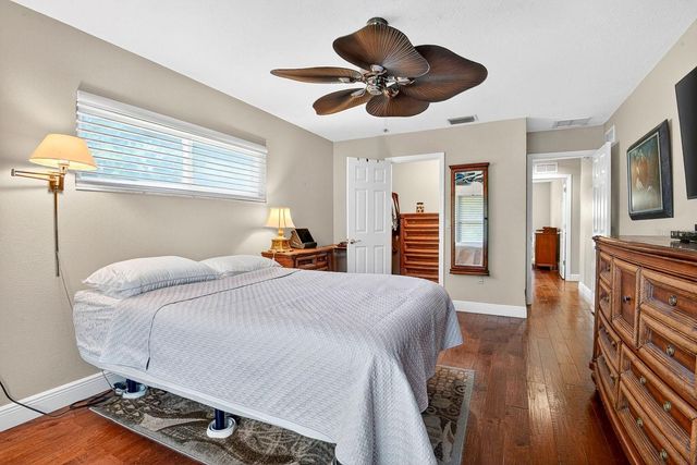 140 COWPEN LANE, Sarasota, FL 34240