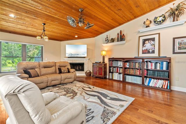 140 COWPEN LANE, Sarasota, FL 34240