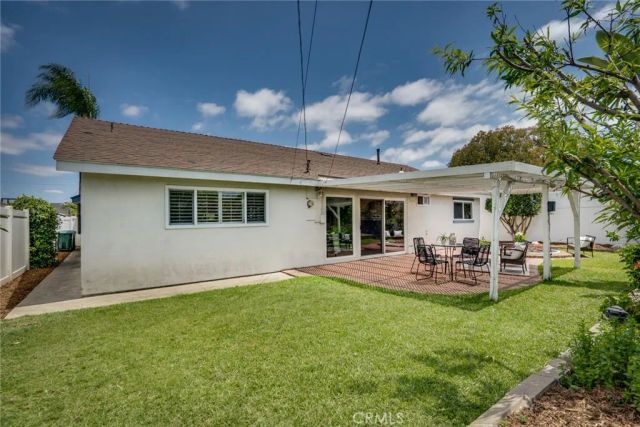 16381 Lakemont, Huntington Beach, CA 92647
