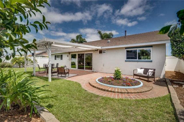 16381 Lakemont, Huntington Beach, CA 92647