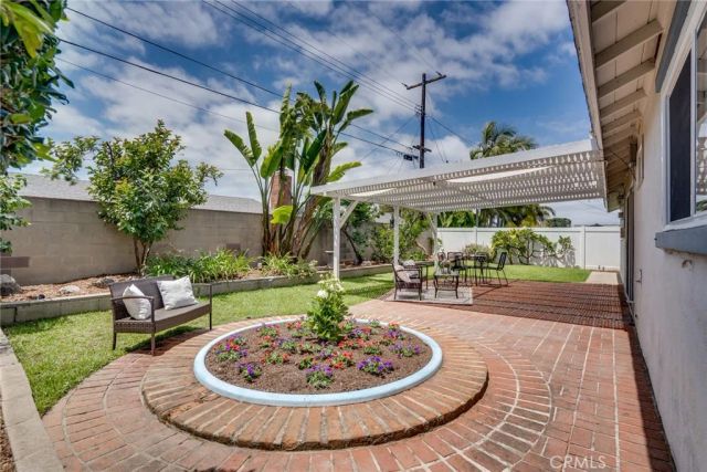 16381 Lakemont, Huntington Beach, CA 92647
