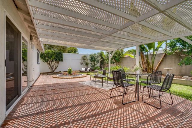 16381 Lakemont, Huntington Beach, CA 92647