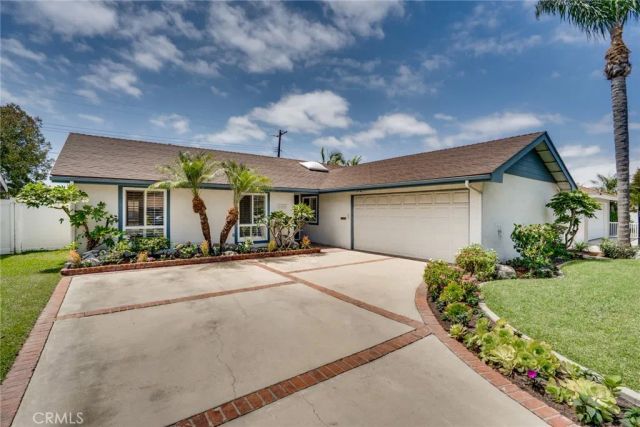 16381 Lakemont, Huntington Beach, CA 92647