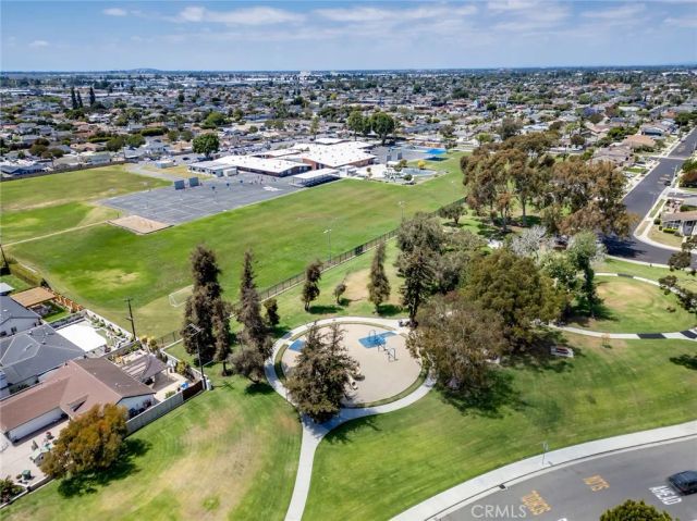 16381 Lakemont, Huntington Beach, CA 92647
