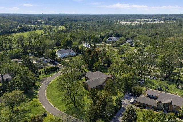 6 Cedarfield Terrace, Saint James, NY 11780