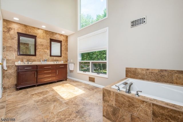 11 Vista Dr, Rockaway Twp., NJ 07005
