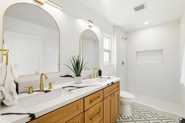 1019 Torole Circle, Vista, CA 92084