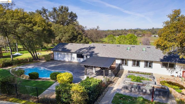 14580 Booker Rd., Sonora, CA 95370