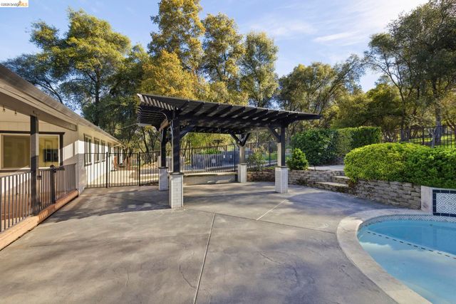 14580 Booker Rd., Sonora, CA 95370