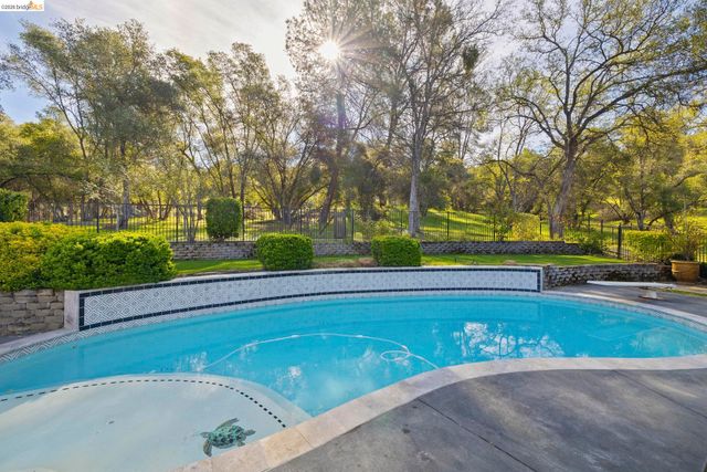 14580 Booker Rd., Sonora, CA 95370