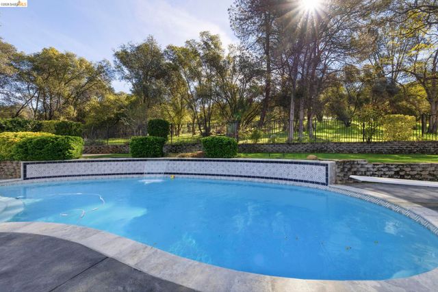 14580 Booker Rd., Sonora, CA 95370