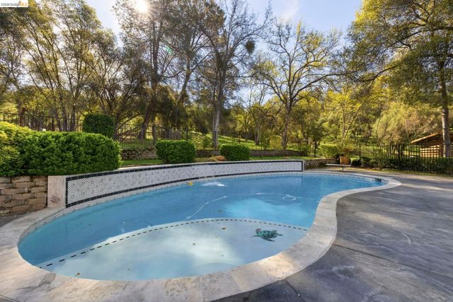 14580 Booker Rd., Sonora, CA 95370