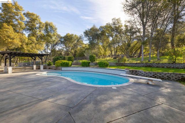 14580 Booker Rd., Sonora, CA 95370