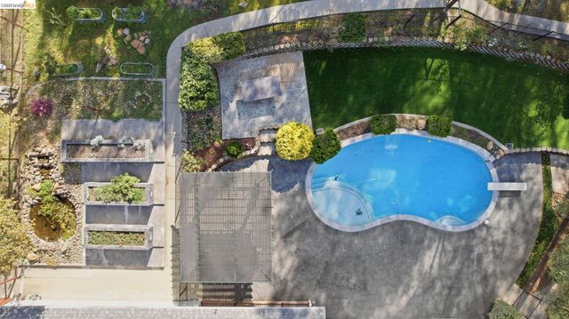 14580 Booker Rd., Sonora, CA 95370