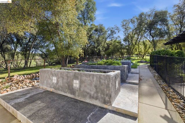 14580 Booker Rd., Sonora, CA 95370