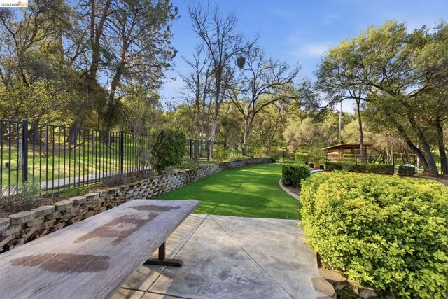 14580 Booker Rd., Sonora, CA 95370