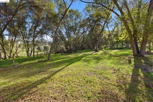 14580 Booker Rd., Sonora, CA 95370