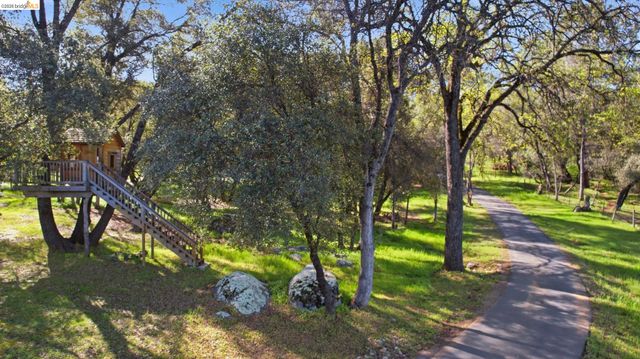 14580 Booker Rd., Sonora, CA 95370