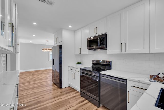 17 Palmetto Point Street, Toms River, NJ 08757