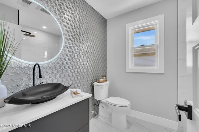 17 Palmetto Point Street, Toms River, NJ 08757