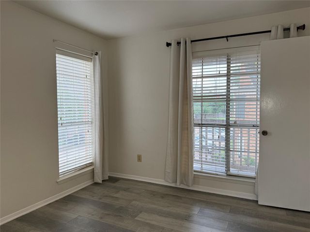 2626 Holly Hall Street 406, Houston, TX 77054