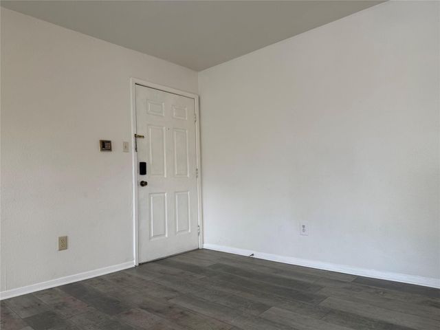 2626 Holly Hall Street 406, Houston, TX 77054