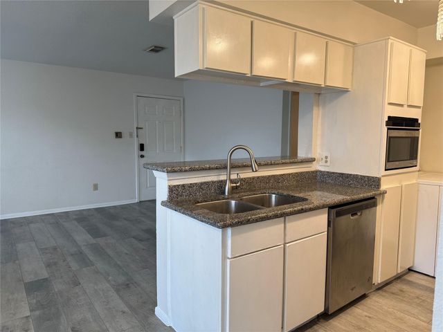 2626 Holly Hall Street 406, Houston, TX 77054