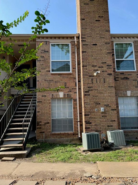 2626 Holly Hall Street 406, Houston, TX 77054