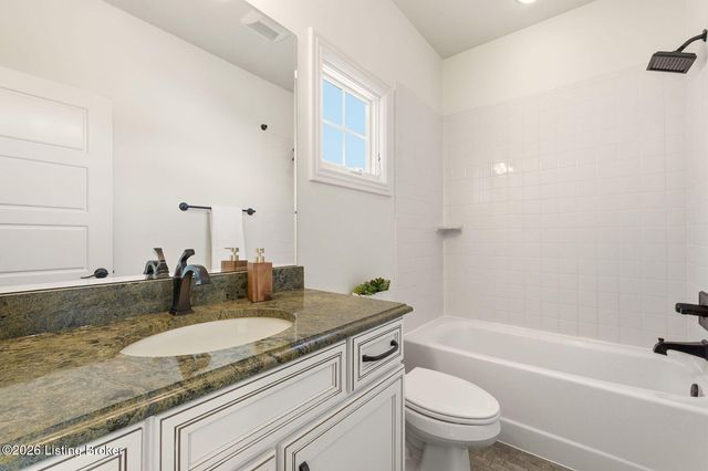8808 Featherbell Blvd, Prospect, KY 40059