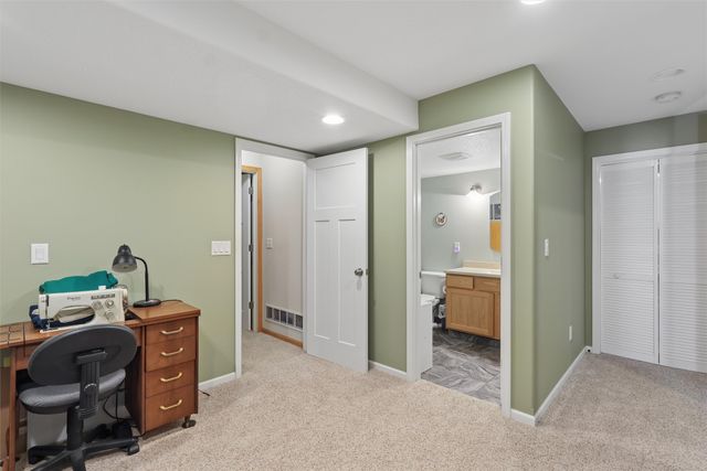 5117 NW 59th Avenue, Johnston, IA 50131