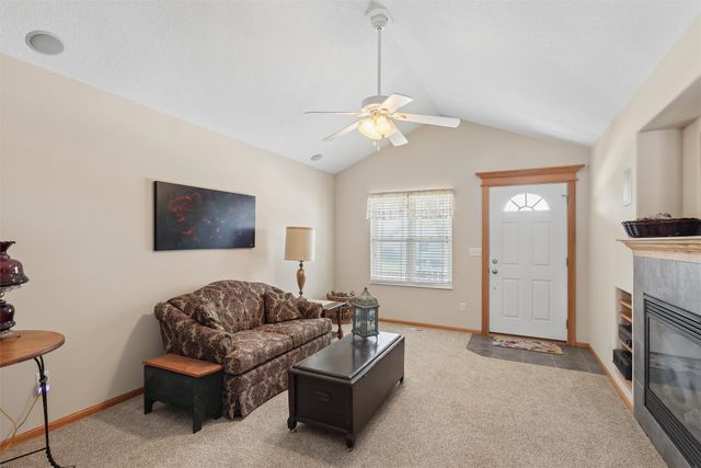 5117 NW 59th Avenue, Johnston, IA 50131