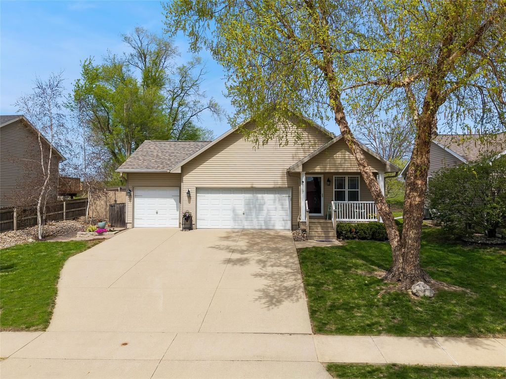 5117 NW 59th Avenue, Johnston, IA 50131