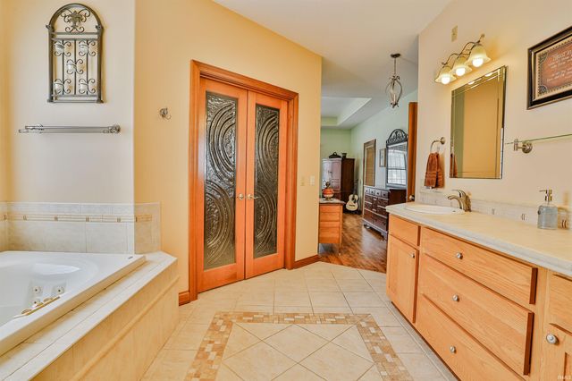 6279 E 450 N, Leesburg, IN 46538