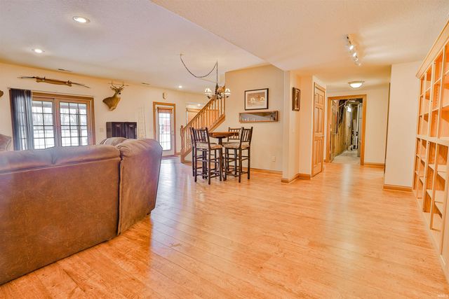 6279 E 450 N, Leesburg, IN 46538