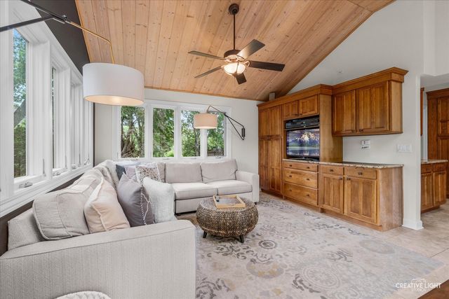 1324 Jane Avenue, Naperville, IL 60540