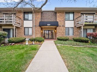 464 Raintree Drive 2D, Glen Ellyn, IL 60137
