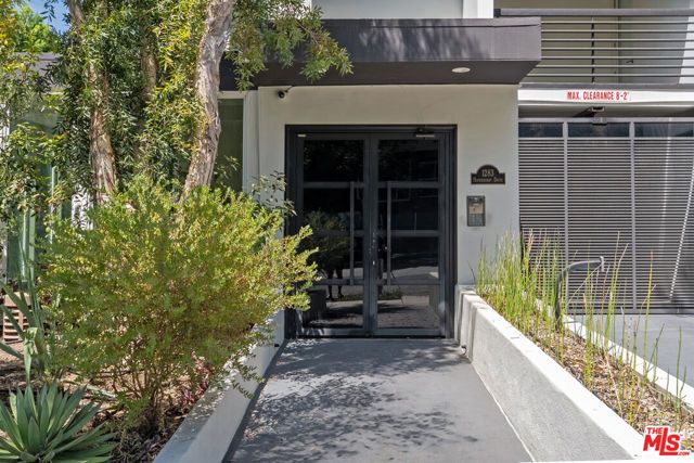 1283 Havenhurst Drive 306, West Hollywood, CA 90046