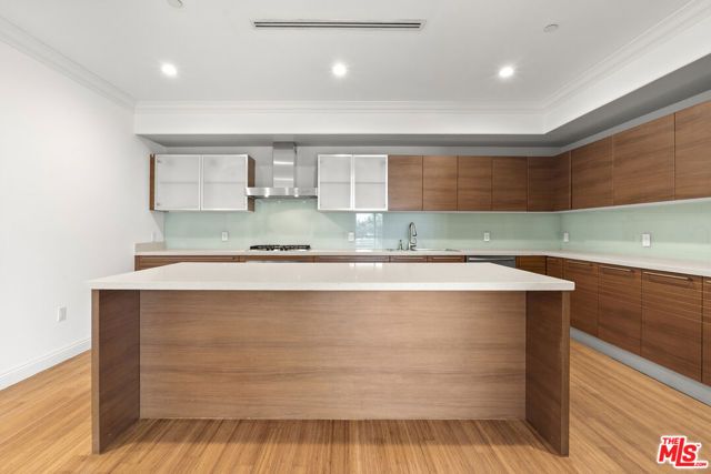 1283 Havenhurst Drive 306, West Hollywood, CA 90046