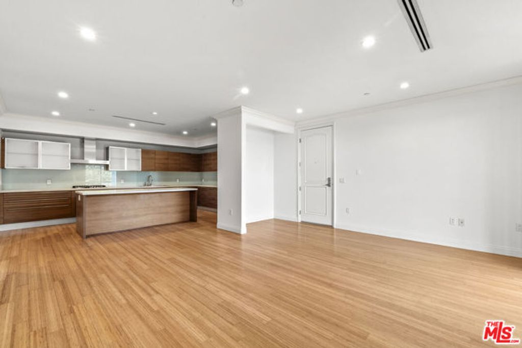1283 Havenhurst Drive 306, West Hollywood, CA 90046