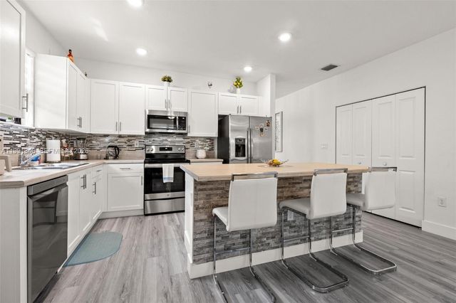 2642 SE 3rd St, Homestead, FL 33033