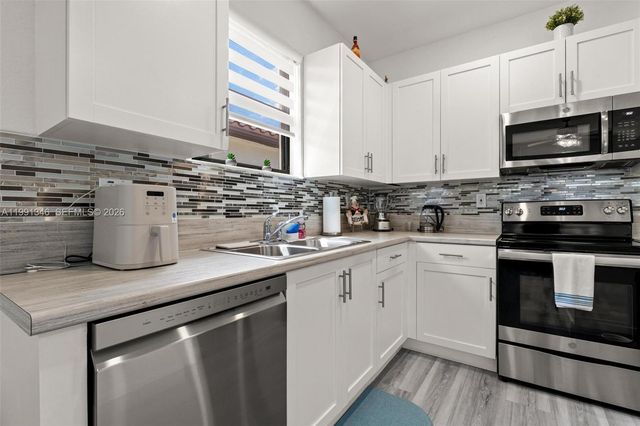 2642 SE 3rd St, Homestead, FL 33033