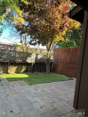 1493 Parkway Dr, Rohnert Park, CA 94928