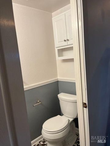 1493 Parkway Dr, Rohnert Park, CA 94928