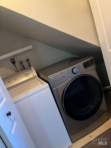 1493 Parkway Dr, Rohnert Park, CA 94928