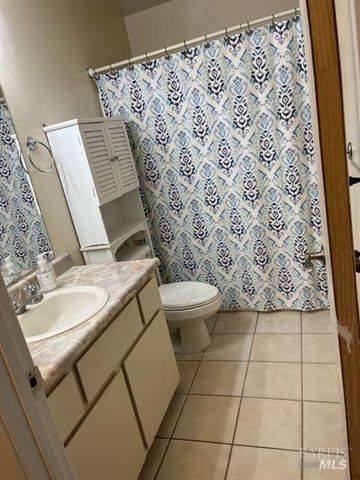 1493 Parkway Dr, Rohnert Park, CA 94928