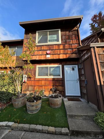 1493 Parkway Dr, Rohnert Park, CA 94928