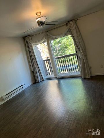 1493 Parkway Dr, Rohnert Park, CA 94928