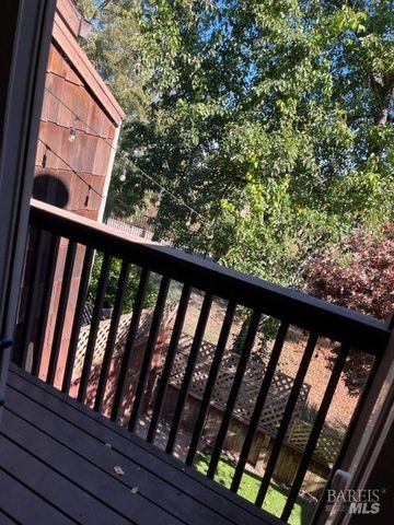 1493 Parkway Dr, Rohnert Park, CA 94928